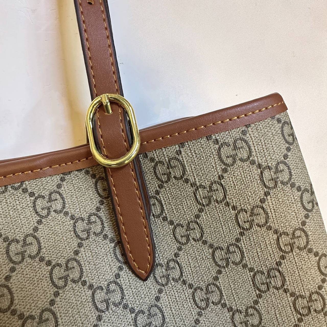 GUCCI 

NEW CAME GOOD QUALITY 
WITH BOX 
🎁🎁🎁

120 dhs💓

Zain39
♥️♥️♥️