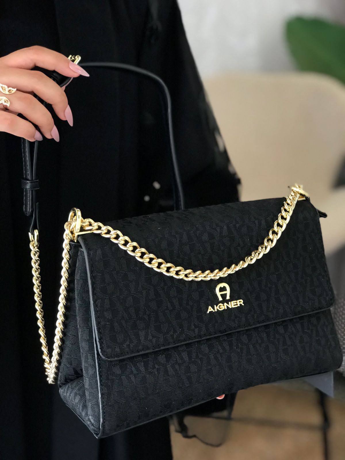 Aigner 
110 dhs✅

Zain299
♥️♥️♥️