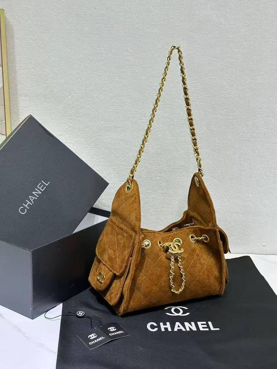 🌟 Chanel Suede
1️⃣ Finish Quality +🎁
Size: 20 * 23 cm
110 dhs🪙🌨️
with box 🎁

Zain115
♥️♥️♥️