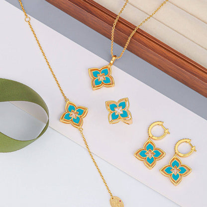 SET VCA 
Necklace Bracelet Earrings 
120 dhs🪙💕

Zain89
♥️♥️♥️