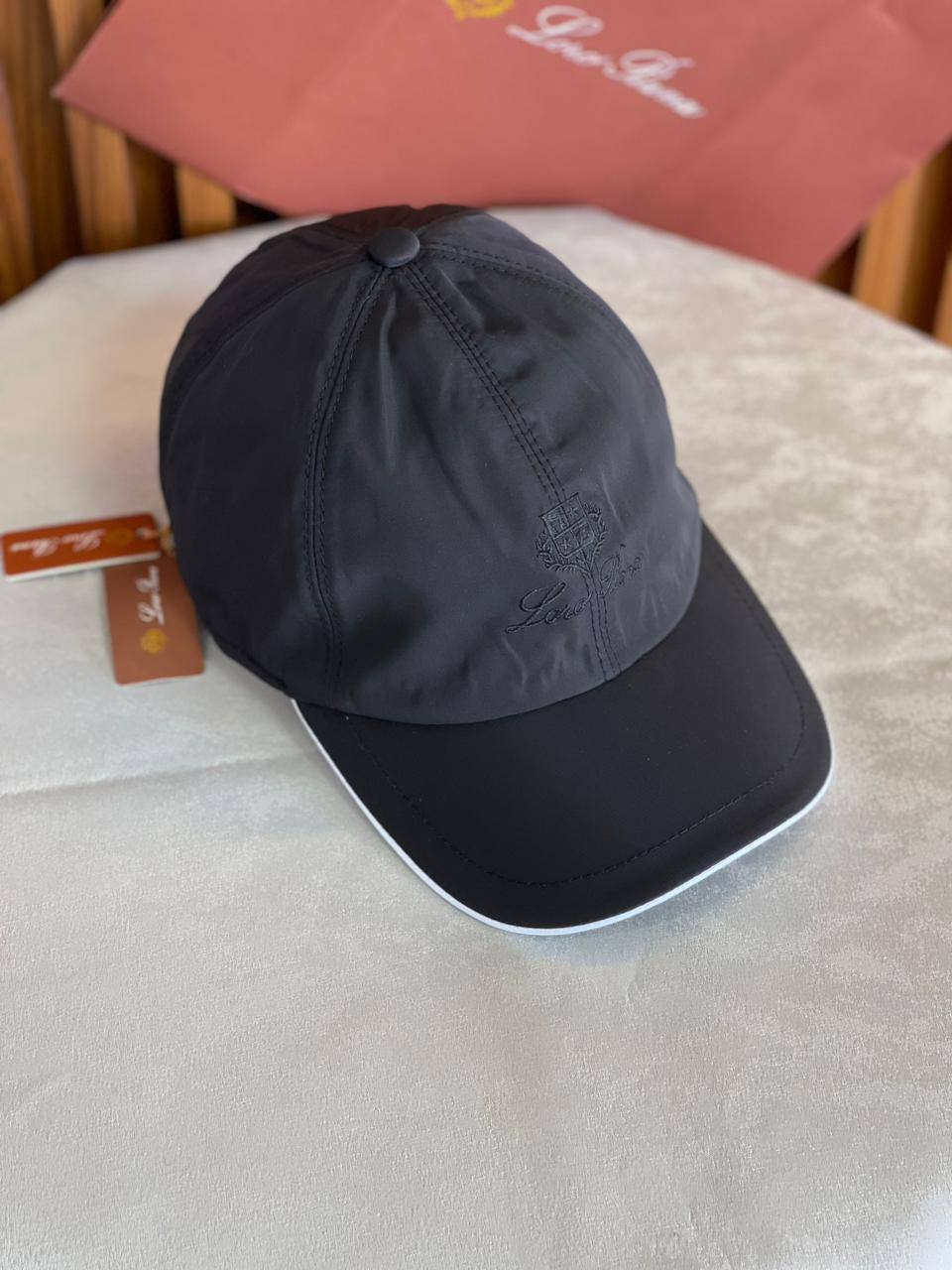 LORO PIANA
Unisex Caps
Master Quality 
190 dhs✅

Zain276
♥️♥️♥️