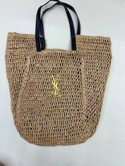 YSL
Size  48cm
110 dhs💓

Zain04
♥️♥️♥️