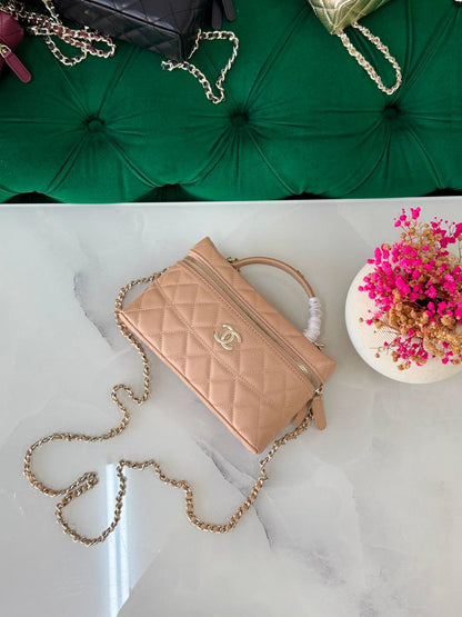 Chanel  ✨💥
Available original box 📦 
With full packing 🎀🎀
Super high quality 💥💥
For Price 👇 WhatsApp✅
0568585901 
0507557372
0552275751 Owner Zain 👌

Zain283
♥️♥️♥️