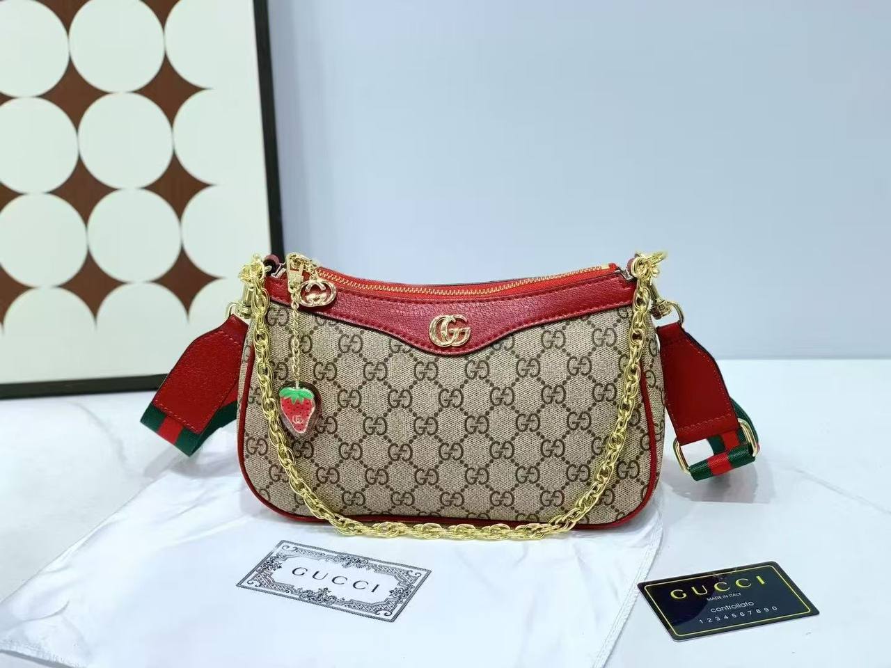 Gucci

withbox 🎁🎁🎁

95 dhs❣️

Zain143
♥️♥️♥️