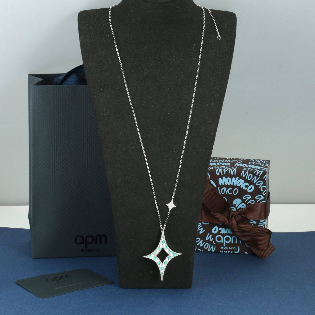 Apm SET ❤️‍🔥*
Necklace 🍁
Master quality 💯
With normal boxes 📦 
55 dhs✅
With master box 🗃️ 
70 dhs✅

Zain216
♥️♥️♥️