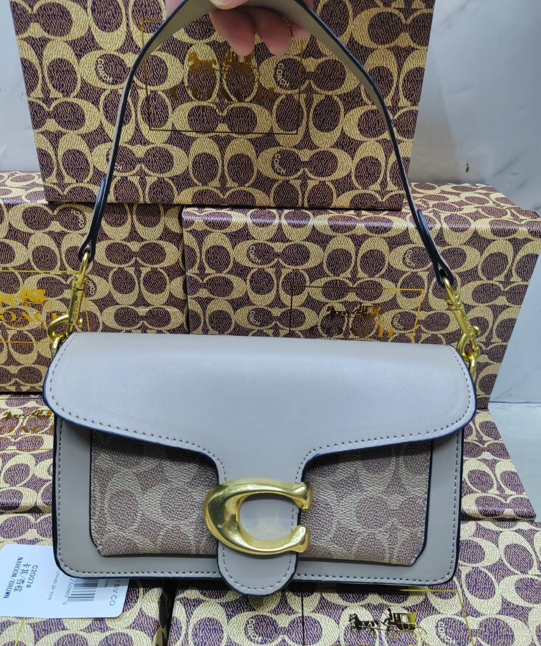 Coach

withbox 
🎁🎁🎁

100 dhs💓

Zain143
♥️♥️♥️
