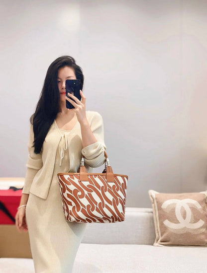 Hermes 
NEW CAME GOOD QUALITY 
95 dhs❣️

Zain39
♥️♥️♥️