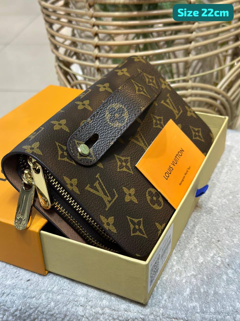LV
Good quality 
with box
🎁🎁🎁

110 dhs🇦🇪

Zain186
♥️♥️♥️