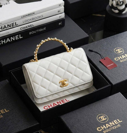 CHANEL
Top Handle Bag
Lambskin Leather Material
With Long Chain Belt Strap
Gold Hardware
Size: 18 cm
With BOX
🎁🎁🎁

110 dhs✅

Zain239
♥️♥️♥️