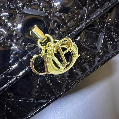 Dior
24*15*5 cm

95 dhs❣️
with box
🎁🎁🎁

Zain17
♥️♥️♥️