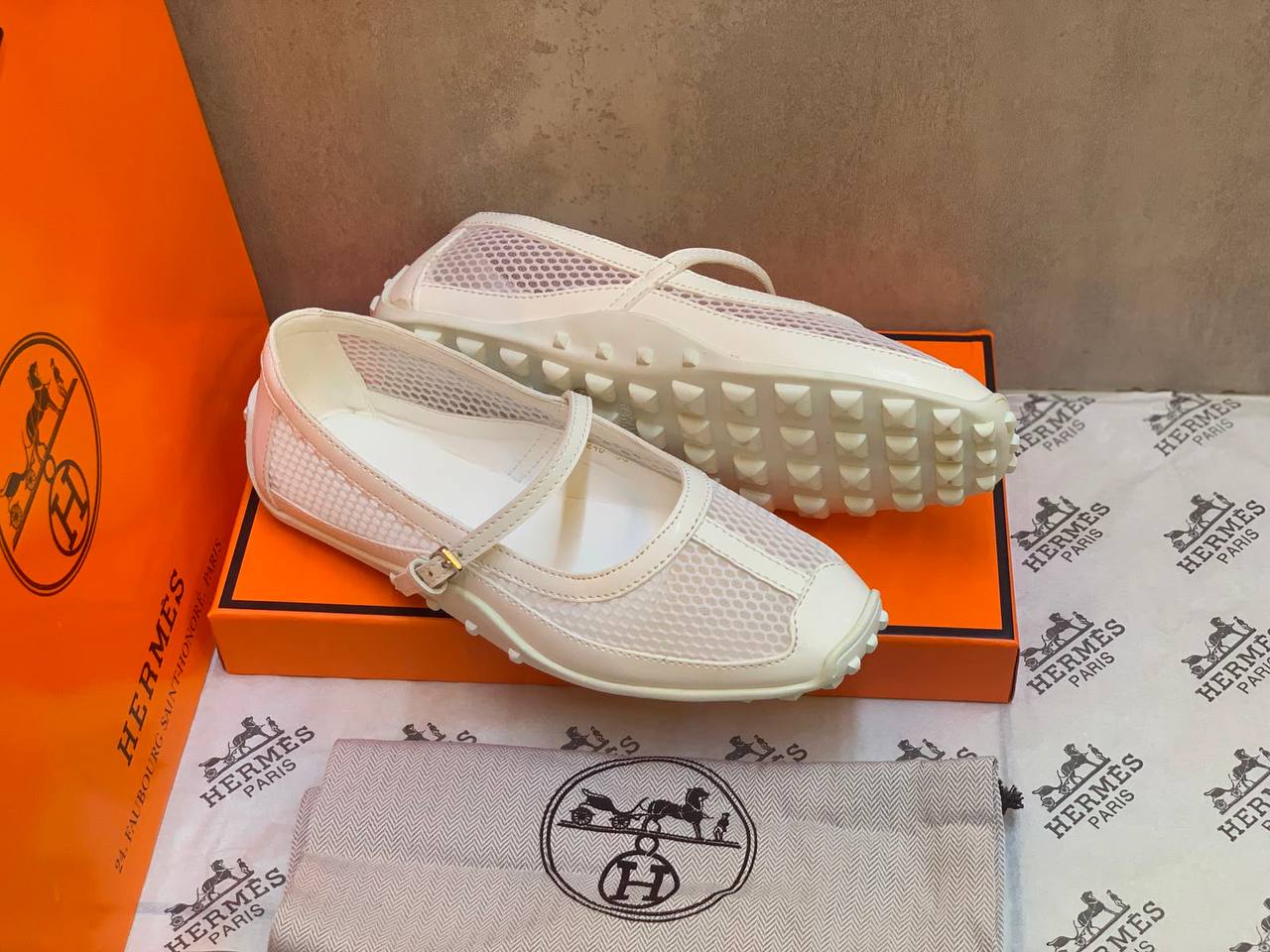 Hermes Kichu ballet flats 
Good quality 
Size 36-41  
230 dhs✅

Zain88
♥️♥️♥️