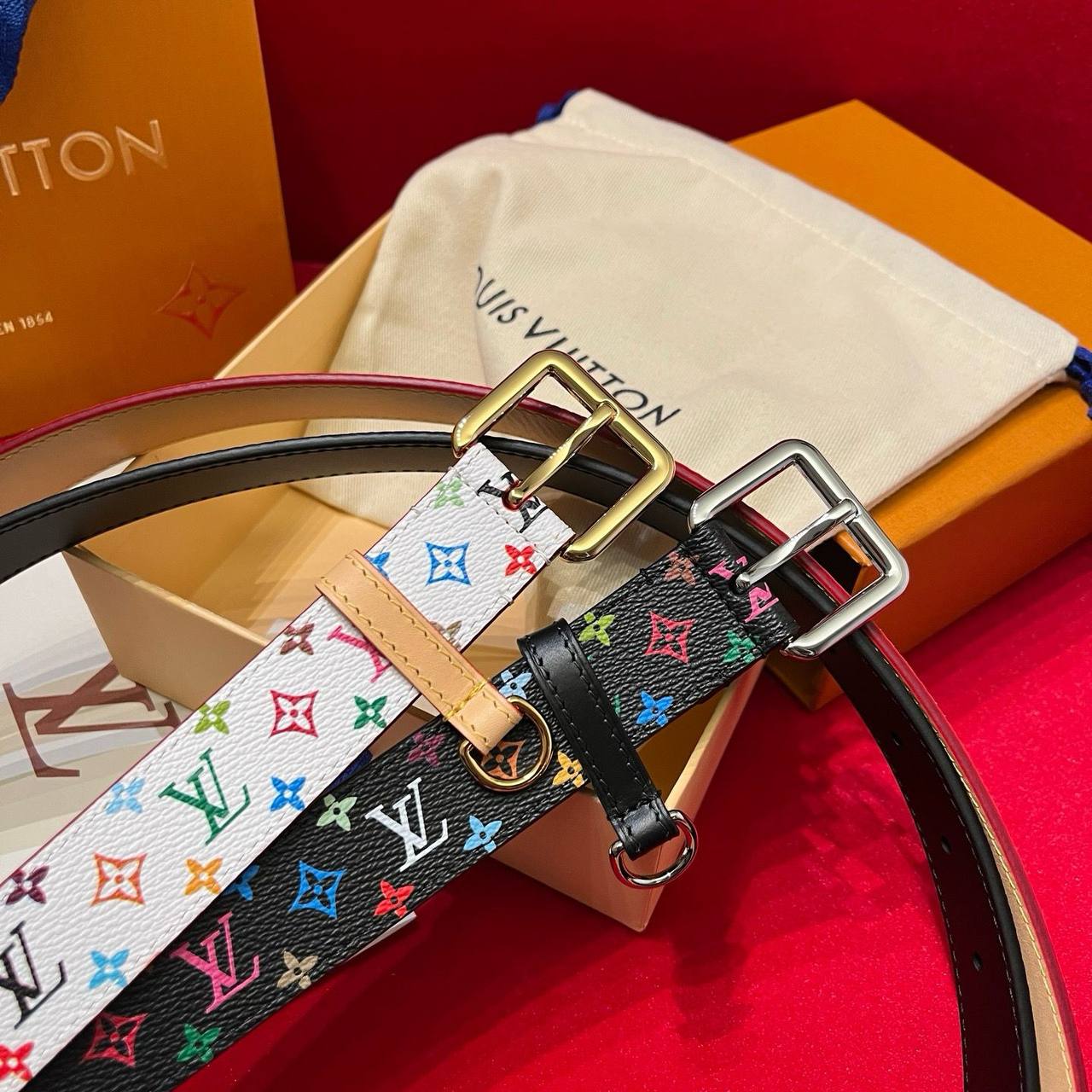 LV
💜*Master quality*💜
300 dhs🪙💚

Zain160
♥️♥️♥️