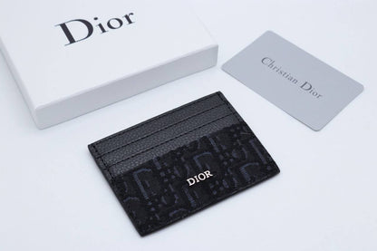Card holder
35 dhs🪙💕

Zain33
♥️♥️♥️
