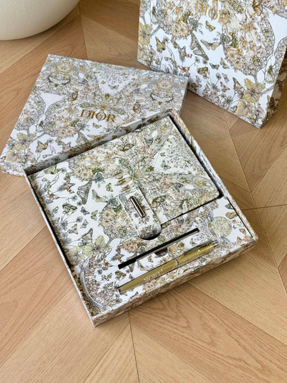 Full set 
With box and paper bag
🎁🎁🎁

175 dhs

Zain205
♥️♥️♥️