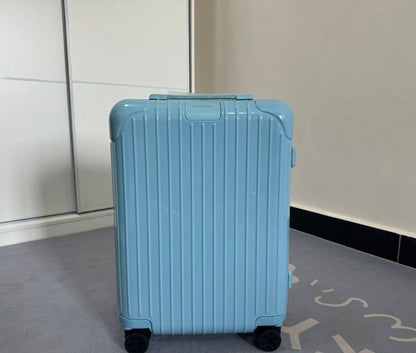 Rimowa Essential 
new came master quality 
480 dhs🌺

Zain39
♥️♥️♥️