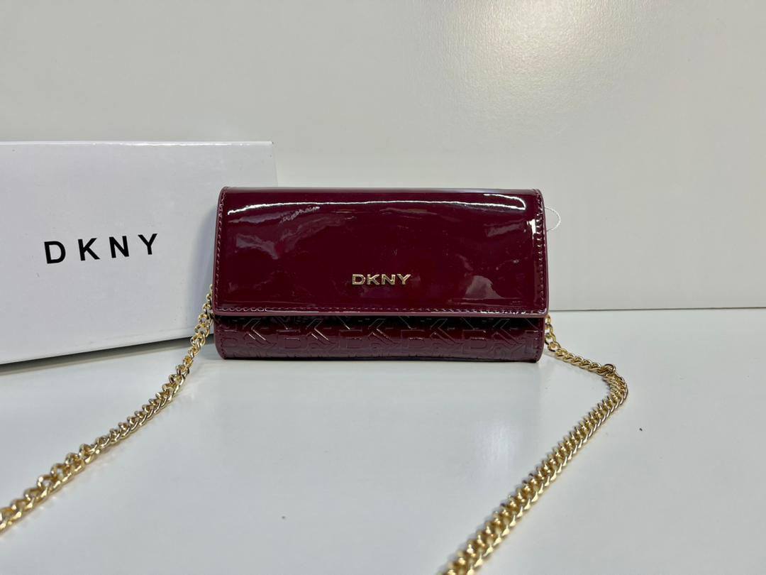 Coach - CH - DKNY
85 dhs❣️
with box
🎁🎁🎁

size 19×5×11cm

Zain41
♥️♥️♥️