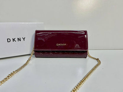 Coach - CH - DKNY
85 dhs❣️
with box
🎁🎁🎁

size 19×5×11cm

Zain41
♥️♥️♥️