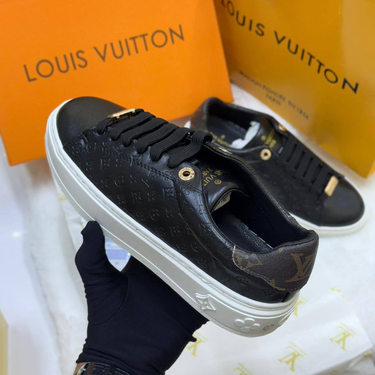LV SHOES 👟 
Size 36-41
140 dhs🪙🖤

Zain40
♥️♥️♥️