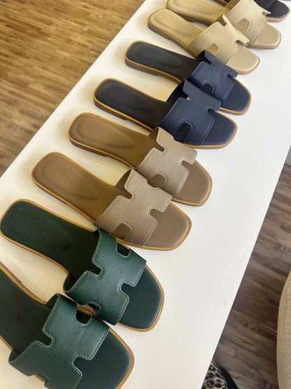 Hermes
70 dhs🇦🇪🇦🇪
size 36 to 41

Zain161
♥️♥️♥️