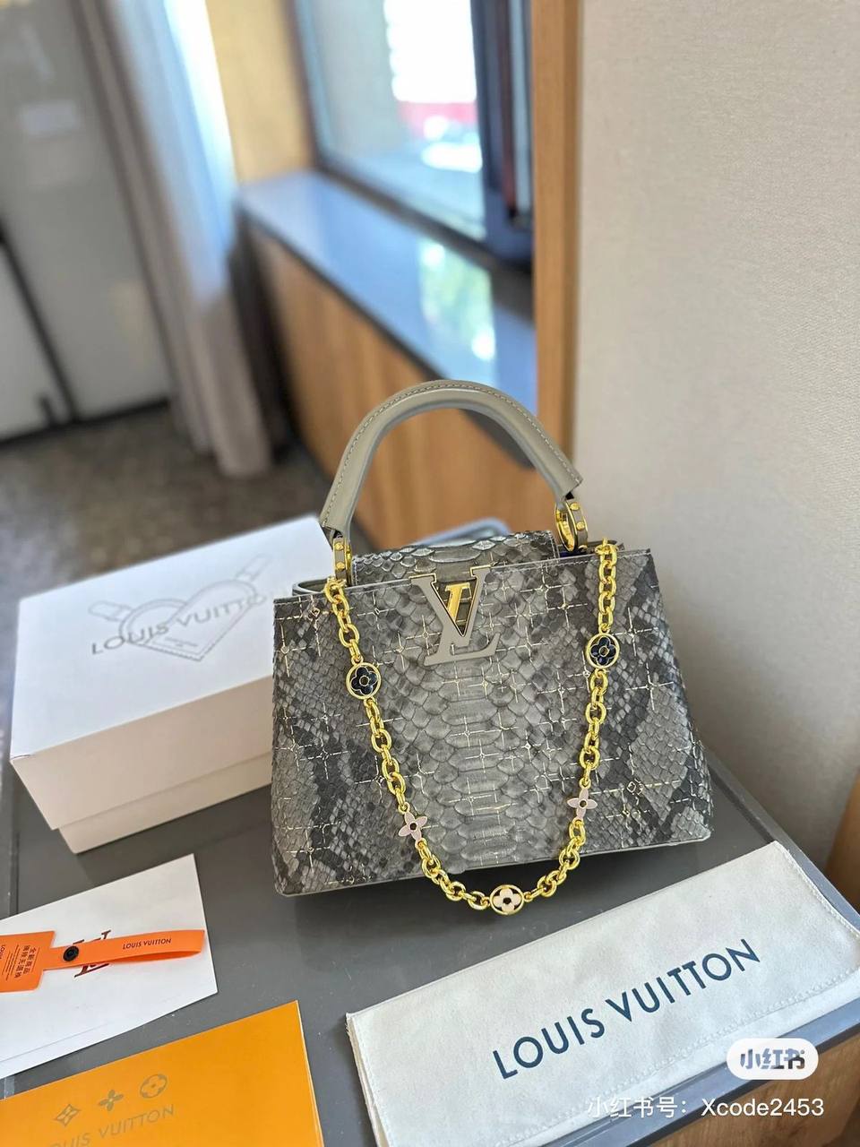 LV 
Master
27cm 🤗 
420 dhs💓

Zain228
♥️♥️♥️