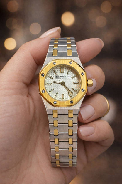 Ap watch for ladies 
good quality 
290 dhs
 (size 23mm )

Zain59
♥️♥️♥️