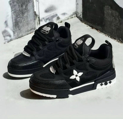LV
Size 39-45⚡️
150 dhs🗽
Good quality 🤩

Zain183
♥️♥️♥️