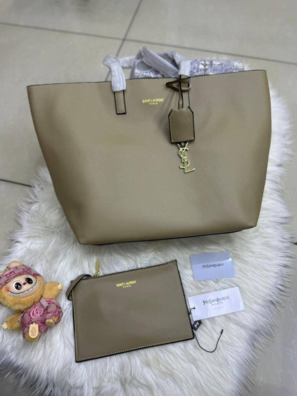 ❤️ Ysl Tote
1️⃣ First quality 
Size : 48 * 31 cm
100 dhs✅

Zain115
♥️♥️♥️