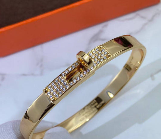 Hermes ❤️‍🔥*
Bangle ✨
Master quality 💯
With normal boxes 🗃️ 
55 dhs✅
With master box 📦 
70 dhs✅

Zain216
♥️♥️♥️