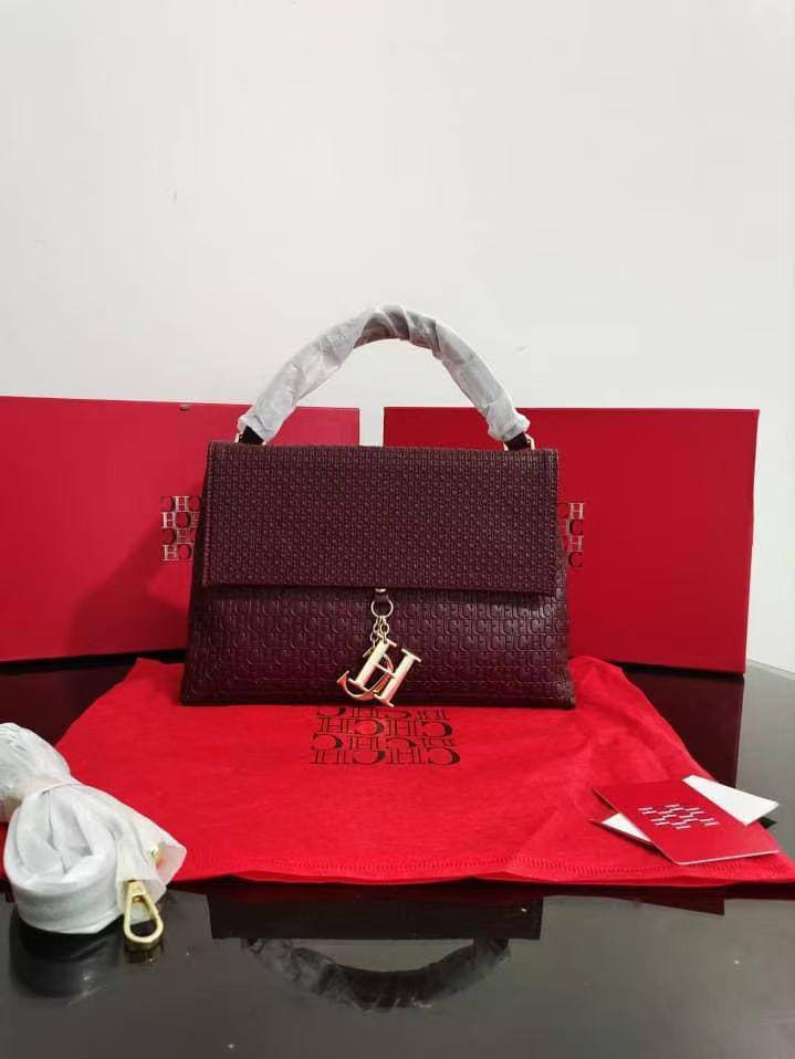 ChCh
Size: 26 * 17 cm
90 dhs🪙🖤
with box🎁

Zain115
♥️♥️♥️