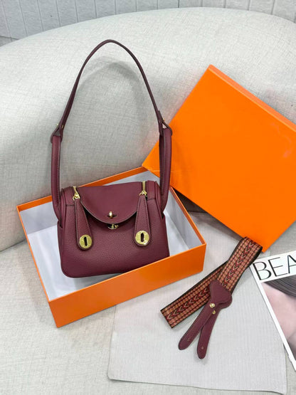 HERMES

Best quality 

with box
120 dhs🇦🇪🇦🇪

size 20CM

Zain290
♥️♥️♥️