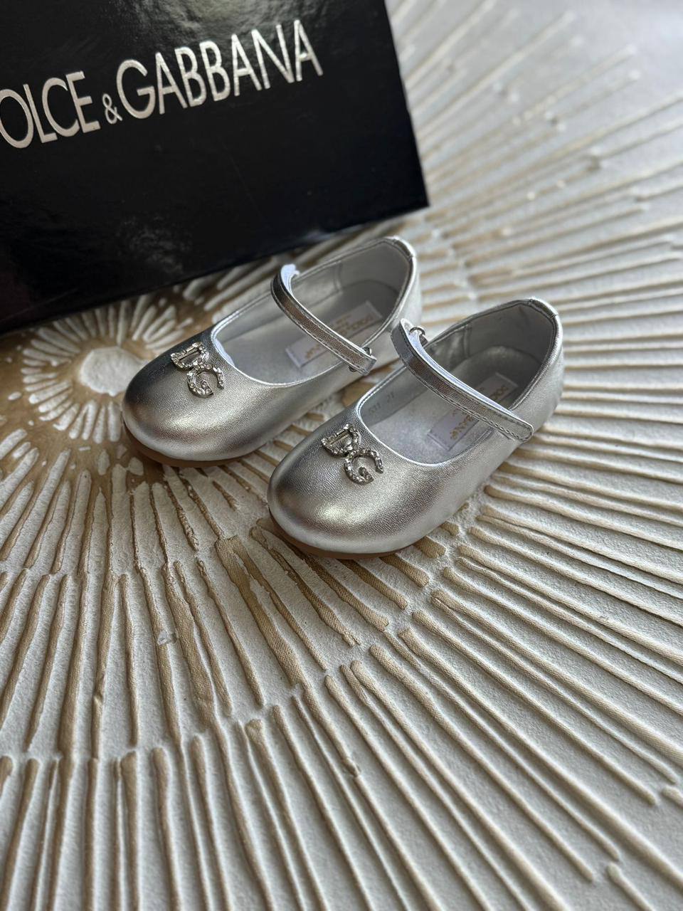 D&G
 Super master quality 😍
Size:21To 35
250 dhs🪙🌨️

Zain261
♥️♥️♥️