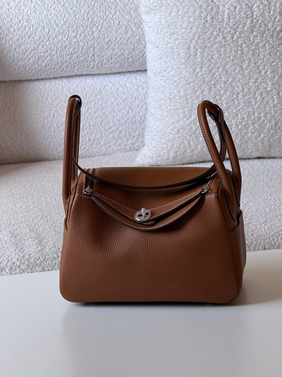 Hermes
Lindy 26 cm💥Master quality ✅with box📦
400 dhs✅

Zain52
♥️♥️♥️