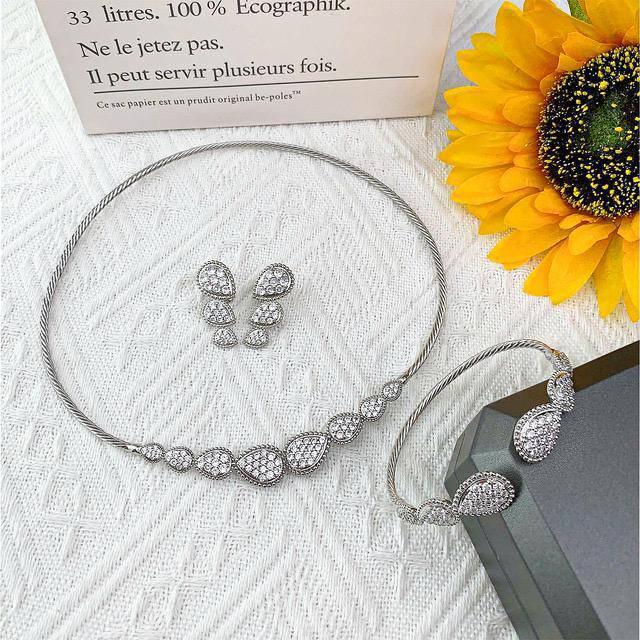 *Bouchron* _Set_
Necklace Bracelet Earrings
     
        *170*_Aed_💰 
   
         _With_
         *Box* 📦
*Master Quality*✨✅

Zain89
♥️♥️♥️