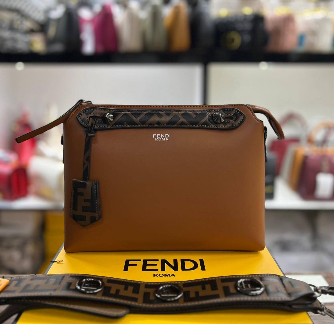 Fendi

with box 
🎁🎁🎁

115 dhs🪙🌺

Zain50
♥️♥️♥️
