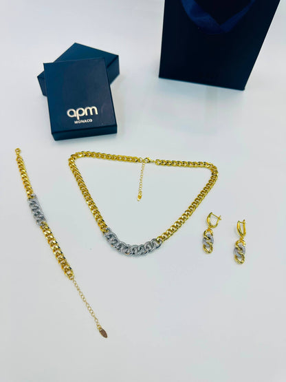 SET
Necklace ✨
Earring 🦋
Bangle 😍
Ring 💍 
With normal boxes 📦 
60 dhs🇦🇪🇦🇪

Zain216
♥️♥️♥️