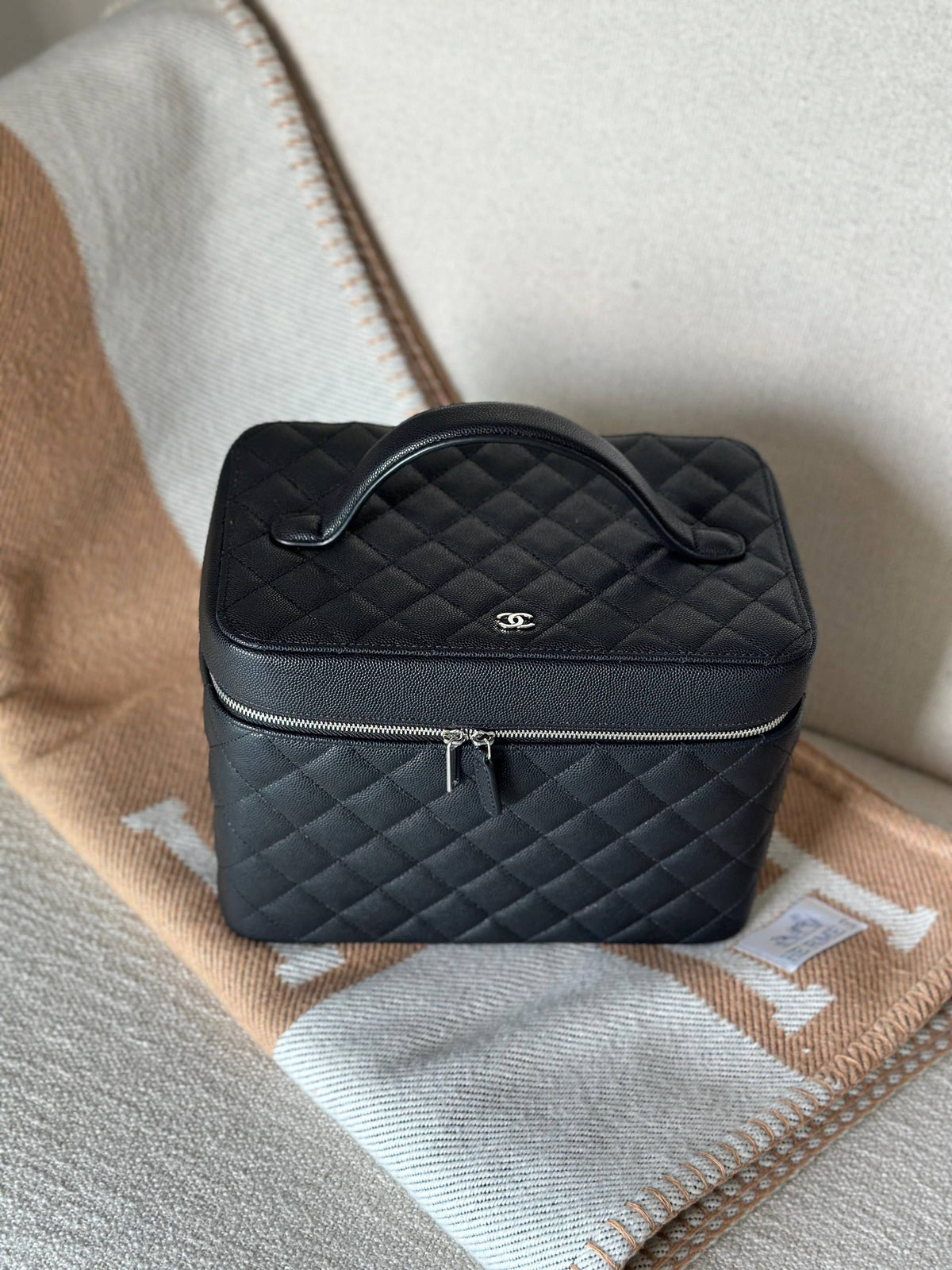 CHANEL  
SUPER MASTER QUALITY 
AVAILABLE 

For Price 👇 WhatsApp✅
0568585901 
0507557372
0552275751 Owner Zain 👌

Zain307
♥️♥️♥️