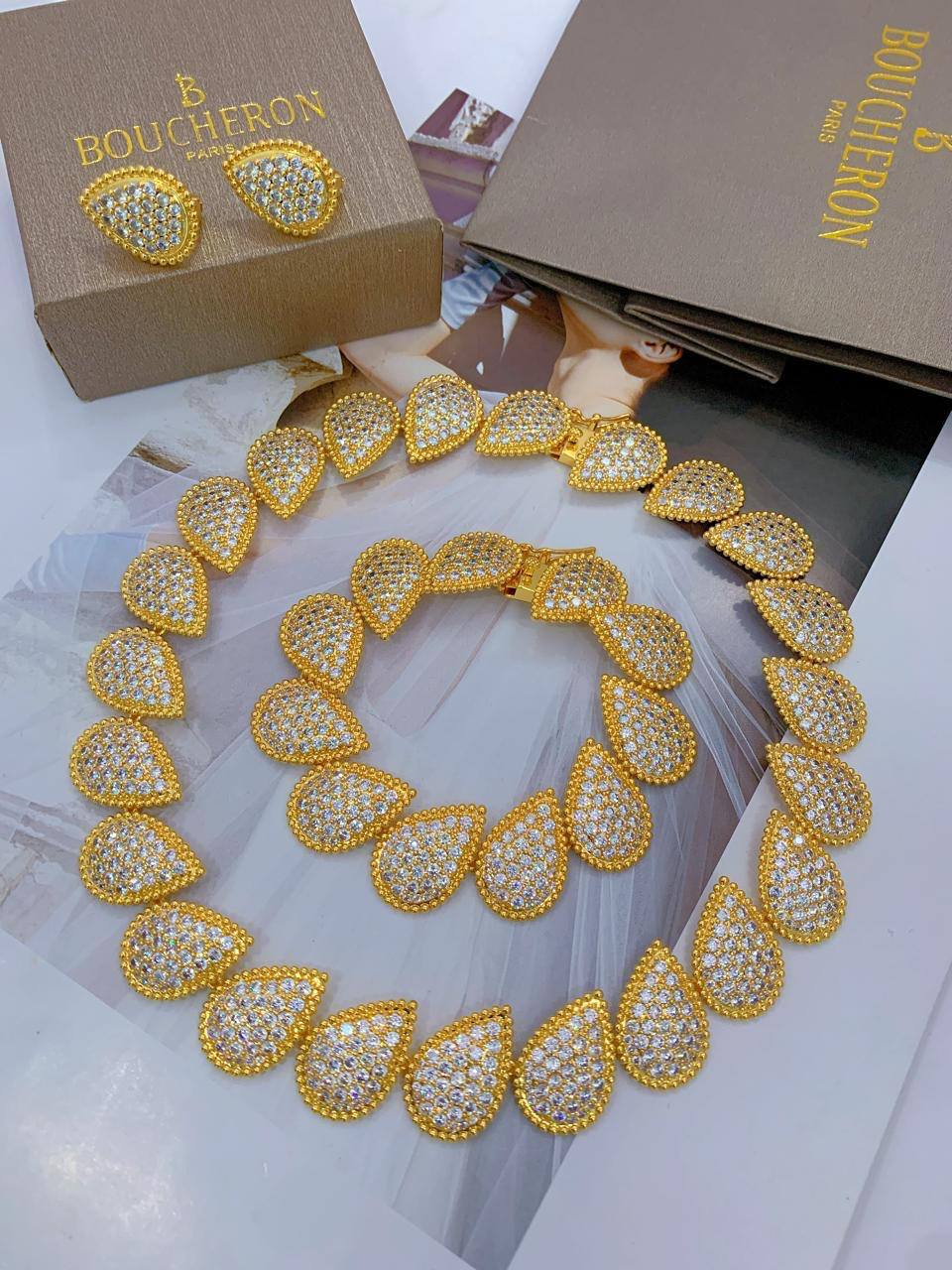 SET BOUCHRON 
NECKLACE
BRACELET 
EARRINGS
300 dhs🪙💕 
With BIG Box And Paper Bag
🎁🎁🎁

Zain89
♥️♥️♥️