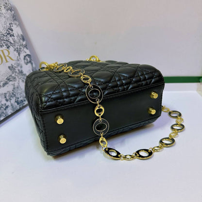 DIOR 
 HIGH QUALITY 
WITH BOX 🎁
130 dhs✅

Zain39
♥️♥️♥️