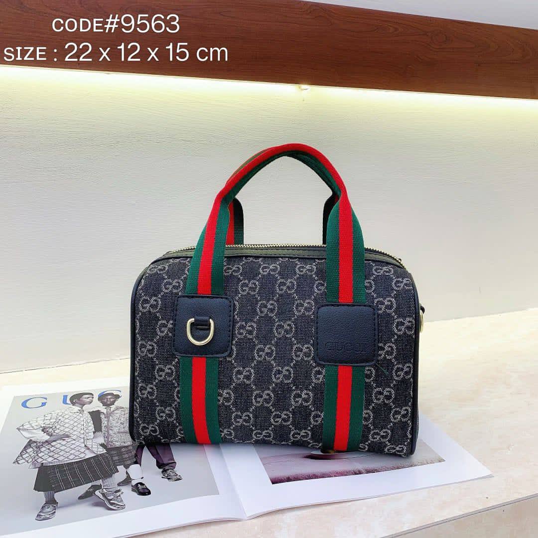 GUCCI ʜᴀɴᴅʙᴀɢ GG
ᴄᴀɴᴠᴀs ᴀɴᴅ ʟᴇᴀᴛʜᴇʀ ᴍᴀᴛᴇʀɪᴀʟ
ᴡɪᴛʜ ʟᴏɴɢ ʙᴇʟᴛ sᴛʀᴀᴘ
sɪᴢᴇ : 23 cm

75 dhs❣️

Zain31
♥️♥️♥️