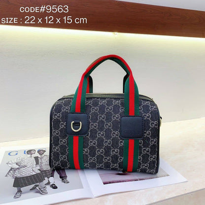GUCCI ʜᴀɴᴅʙᴀɢ GG
ᴄᴀɴᴠᴀs ᴀɴᴅ ʟᴇᴀᴛʜᴇʀ ᴍᴀᴛᴇʀɪᴀʟ
ᴡɪᴛʜ ʟᴏɴɢ ʙᴇʟᴛ sᴛʀᴀᴘ
sɪᴢᴇ : 23 cm

75 dhs❣️

Zain31
♥️♥️♥️