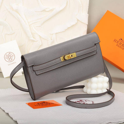 Hermes Kelly to go
Size: 20 * 11 * 3 cm
80 dhs🪙💚

with box🎁

Zain115
♥️♥️♥️
