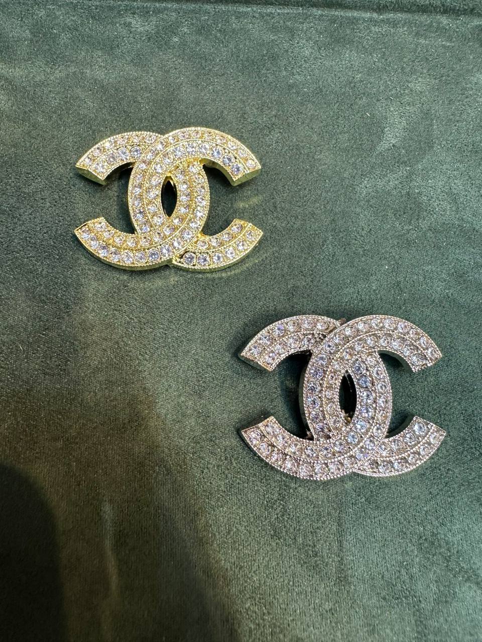 New arrival branded Brooches 

30 dhs🪙🌨️
40 dhs🪙🌨️

pc with branded box and paper bag🎁🎁🎁

Zain243
♥️♥️♥️