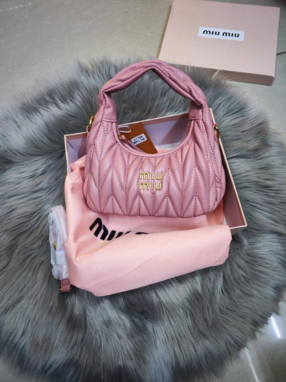 Miu Miu
90 dhs✅

with box。
🎁🎁🎁

22cm

Zain26
♥️♥️♥️