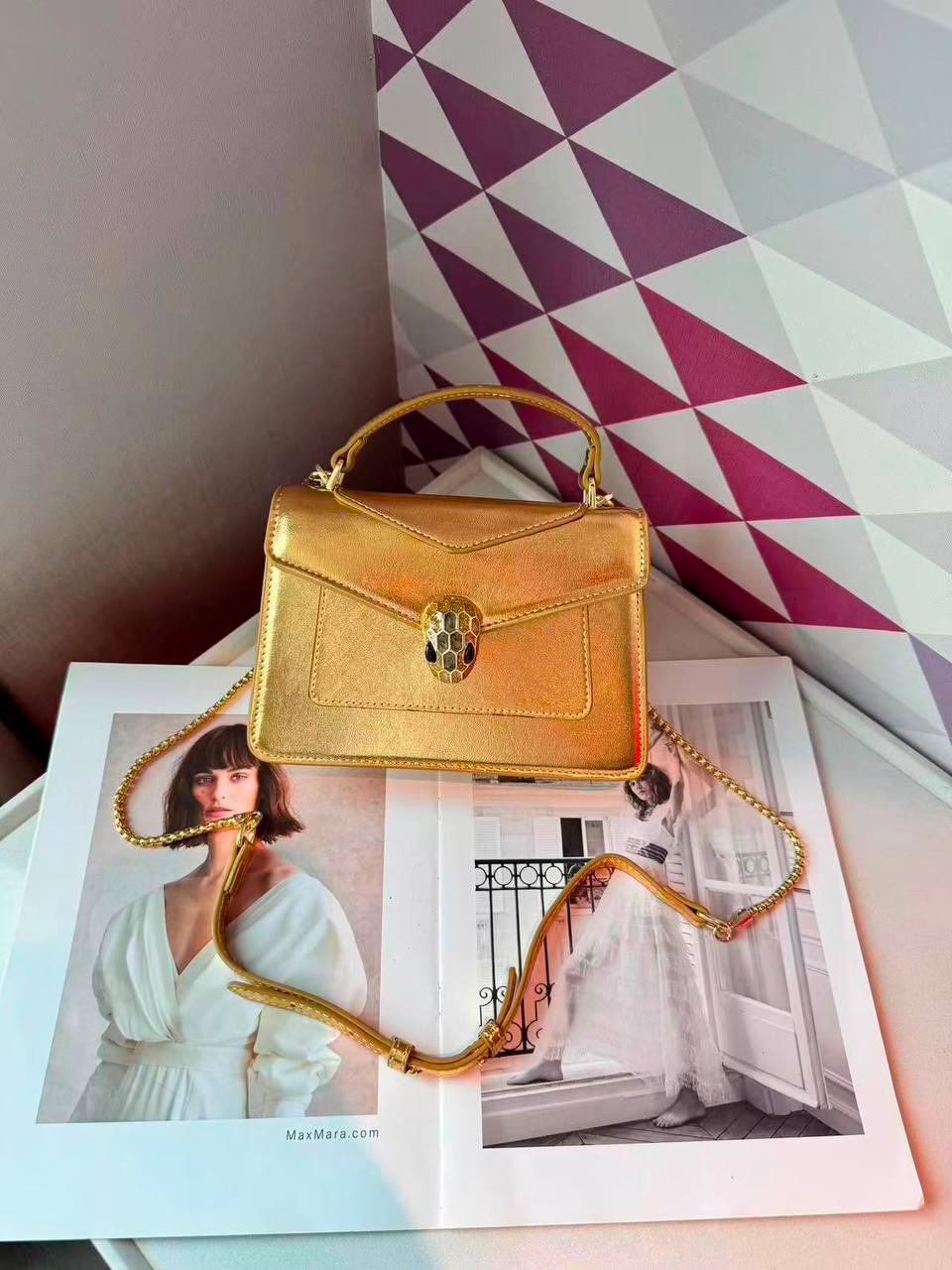 Bvlgari
Best quality with box’s 
120 dhs🇦🇪🇦🇪
Size 20 CM

Zain290
♥️♥️♥️