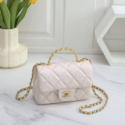 💗 Chanel CF 23A
1️⃣ First quality +🎁
Size : 20 * 13 cm
90 dhs✅
with box 🎁

Zain115
♥️♥️♥️