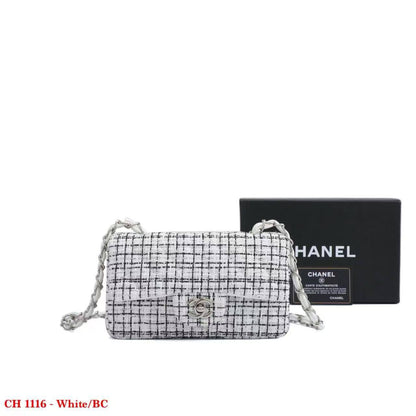 Chanel
95 dhs✅

with box
🎁🎁🎁

size 21×6×11cm

Zain42
♥️♥️♥️