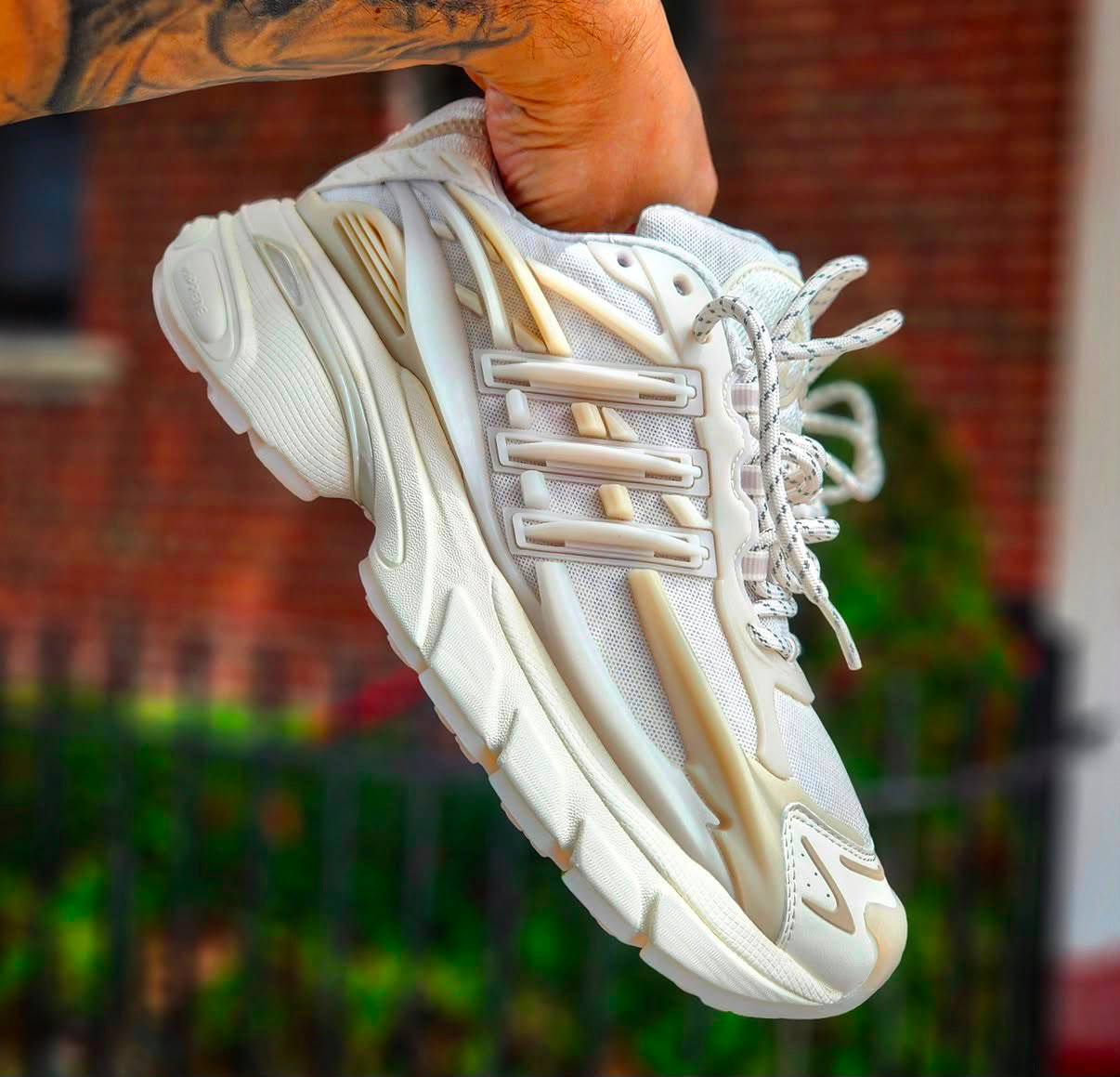 Pharrell Williams x adidas Jellyfish, 40 to 46 , 

240 dhs 

Zain196
♥️♥️♥️