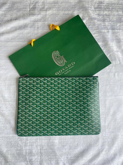 GOYARD                                                                   *File bag*                                                                                
*40cm*
*Super Master quality*      
350 dhs🪙🖤

Zain179
♥️♥️♥️