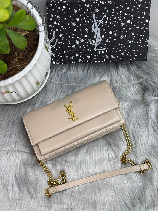 YSL 
SIZE………. 22CM 🌷
90 dhs🪙💚

with BOX
🎁🎁🎁

Zain244
♥️♥️♥️