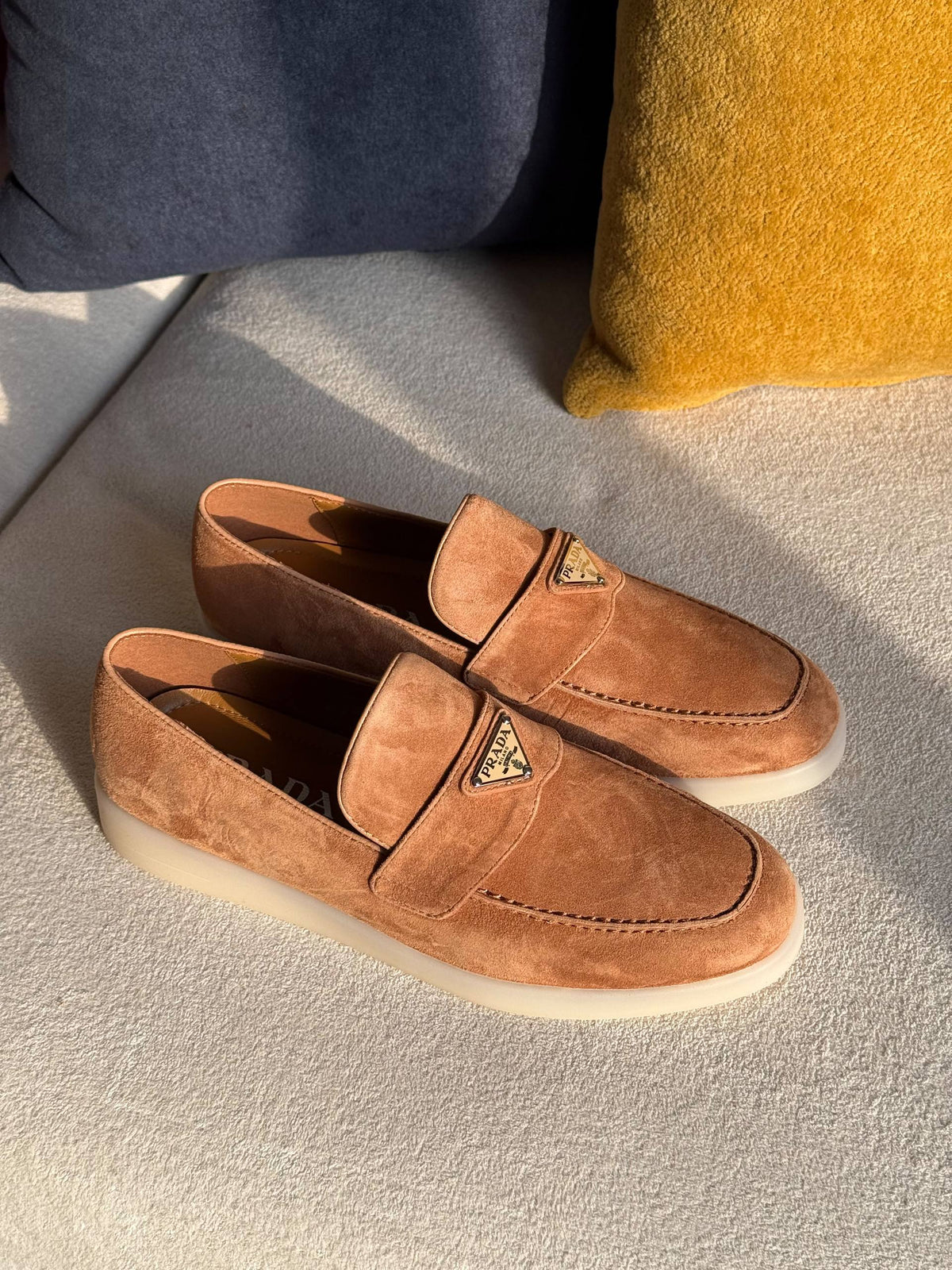 Prada

QUALITY: SUPER MASTER

SIZE:36 TO 41🥰
420 dhs🇦🇪🇦🇪

Zain319
♥️♥️♥️